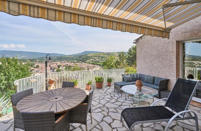 LIMOUX (11300) – MAISON D’ARCHITECTE – 5 PIÈCES – VUE PANORAMIQUE – PISCINE – GARAGE – GRAND TERRAIN CLÔTURÉ — photo 3