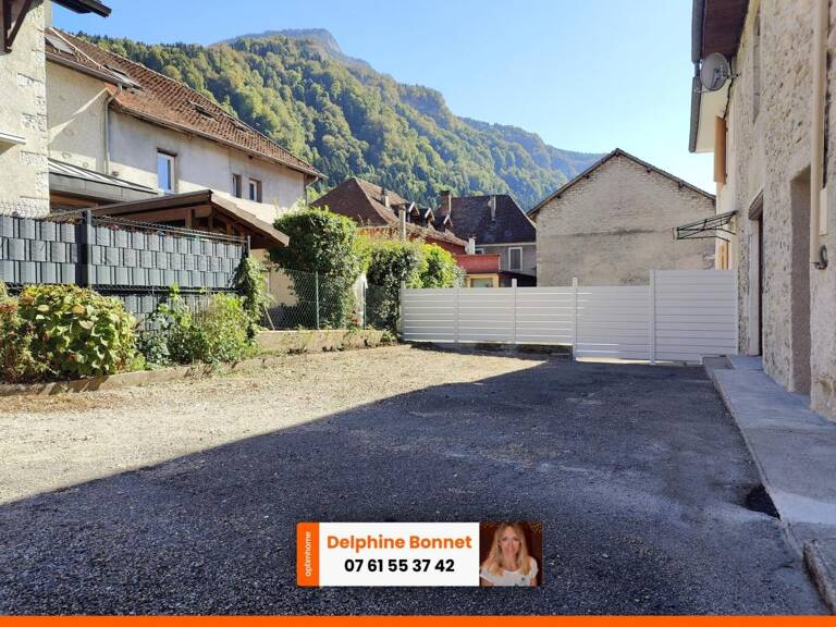 A 20 minutes de Voiron, centre village de St Joseph de Rivière, maison en pierre 4P 85 m2 avec dépendance et cour — photo 1