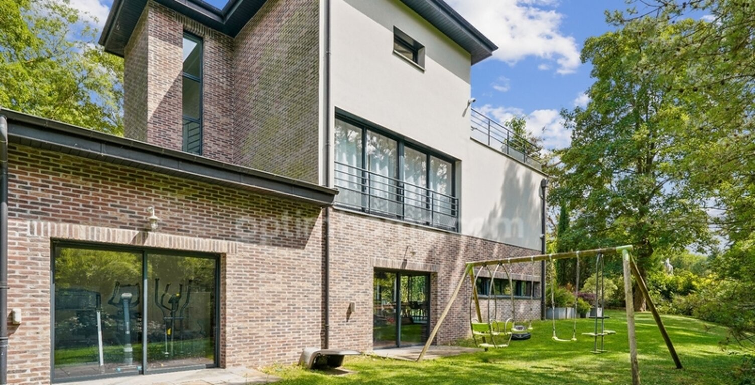 RUEIL MALMAISON (92) - Maison contemporaine de 235m² 1500m² terrain — photo 1