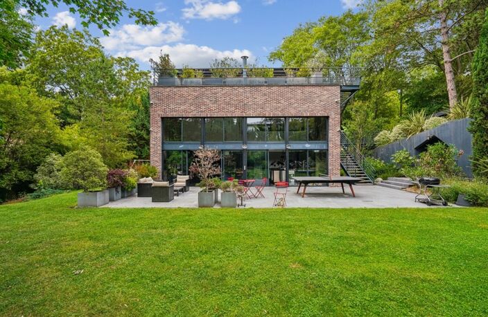 RUEIL MALMAISON (92) - Maison contemporaine de 235m² 1500m² terrain — photo 3