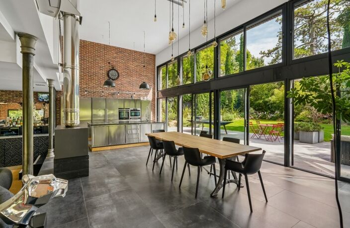 RUEIL MALMAISON (92) - Maison contemporaine de 235m² 1500m² terrain — photo 4
