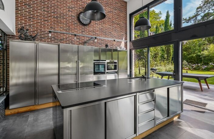 RUEIL MALMAISON (92) - Maison contemporaine de 235m² 1500m² terrain — photo 5