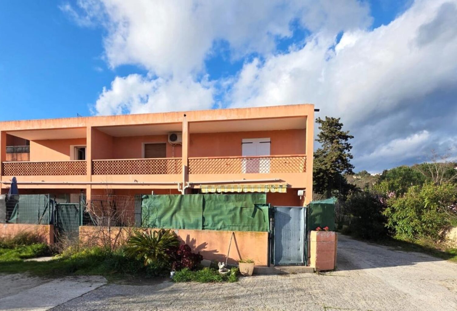 Immeuble à vendre BORMES LES MIMOSAS (83) — photo 1