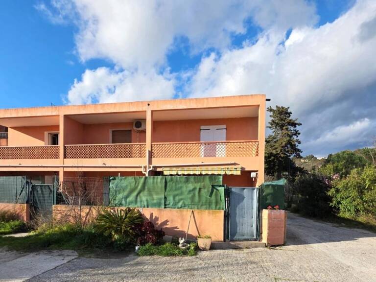 Immeuble à vendre BORMES LES MIMOSAS (83) — photo 1