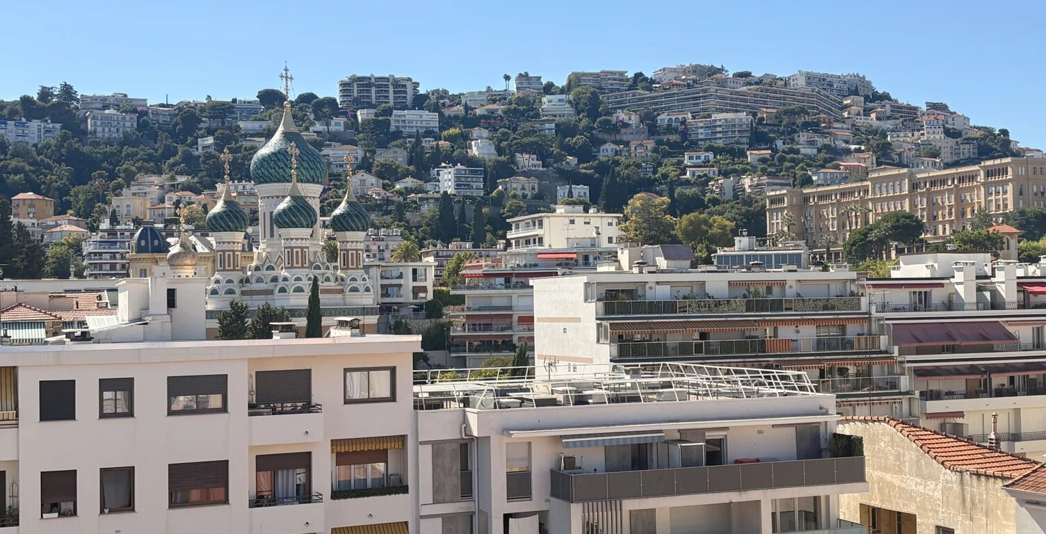 5 PIÈCES RÉNOVÉ AU DERNIER ÉTAGE AVEC TERRASSE NICE — photo 1