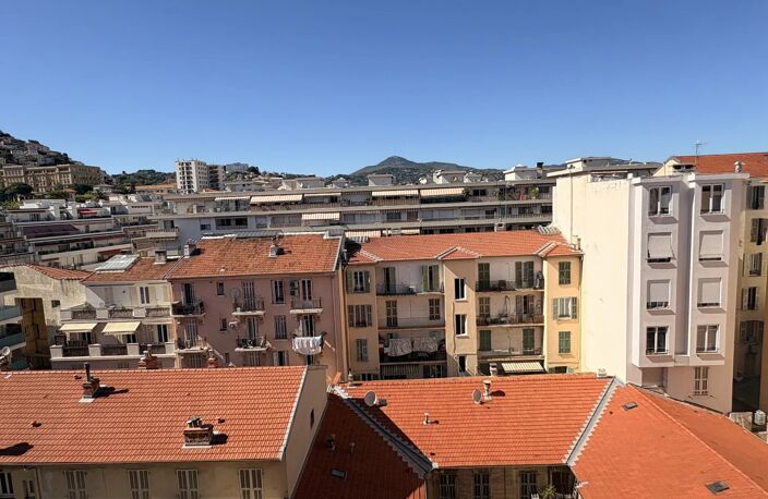 5 PIÈCES RÉNOVÉ AU DERNIER ÉTAGE AVEC TERRASSE NICE — photo 2