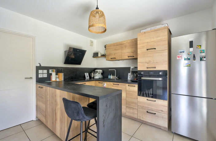 Sainte-Foy-lès-Lyon – Appartement T3 de 66 m² avec jardin privatif de 108 m², terrasse, balcon et garage — photo 2