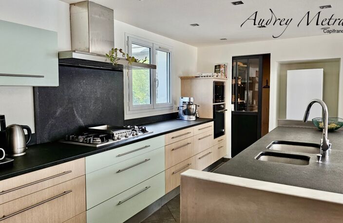Villa à vendre à Serrières-en-Chautagne avec piscine, à 50 min de Genève et d'Annecy, 35 min d'Aix-Les-Bains et 15 min du Lac du Bourget — photo 3