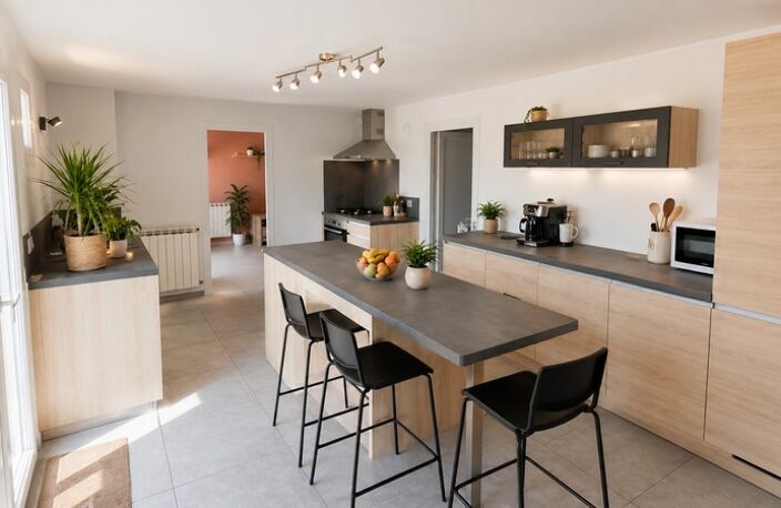 MAISON FAMILIALE 108,7 M² – 4 CHAMBRES – SUITE PARENTALE – VÉRANDA 22 M² – TERRAIN 1 600 M² — photo 2