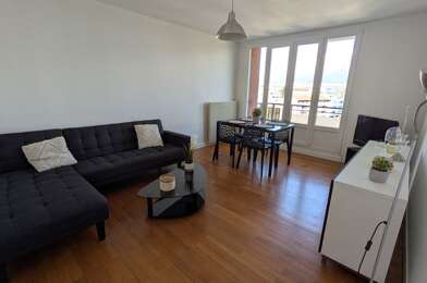 Appartement 3 pièces 900 €
