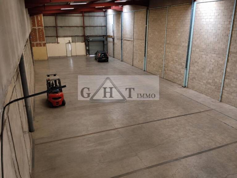 A LOUER UN ENTREPOT DE 1 000 M2 AVEC (8M HSP) A VILLEBON-SUR-YVETTE — photo 1