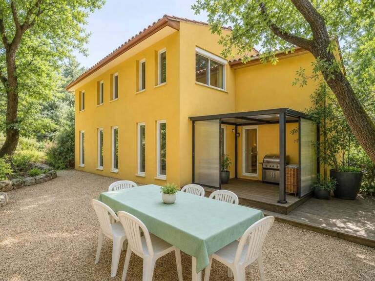 Maison de 222 m² à Vailhauquès avec mezzanine et F2 indépendant — photo 1