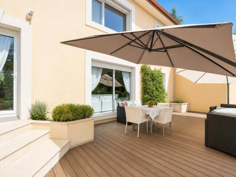 Maison de 222 m² à Vailhauquès avec mezzanine et F2 indépendant — photo 1