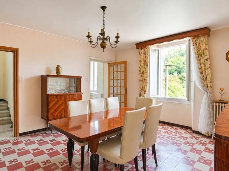 Immeuble de 9 pièces de 250 m² à Bessèges — photo 1