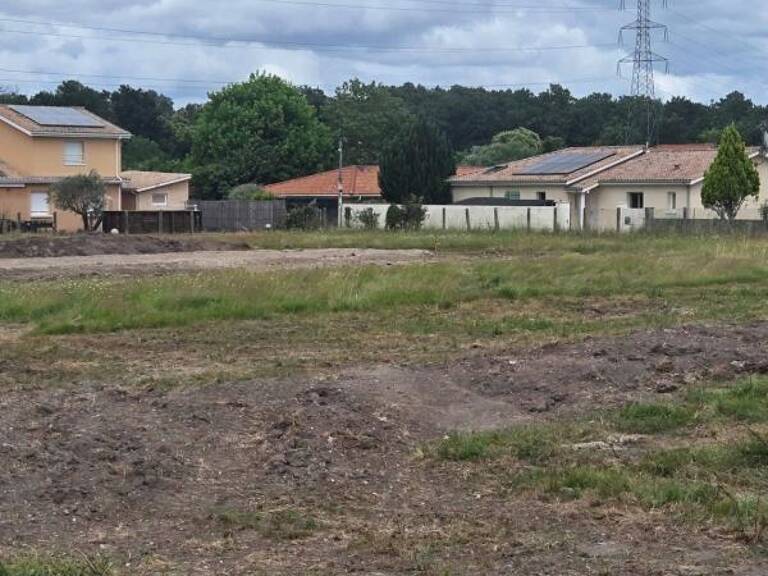 Terrain à bâtir de 600 m² à LEOGNAN (33) — photo 1