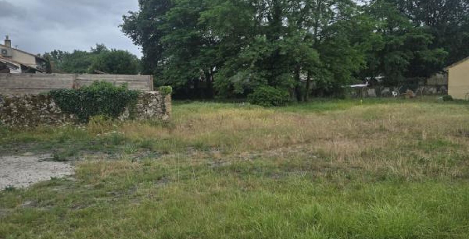 Terrain à bâtir de 700 m² à LANDIRAS (33) — photo 1
