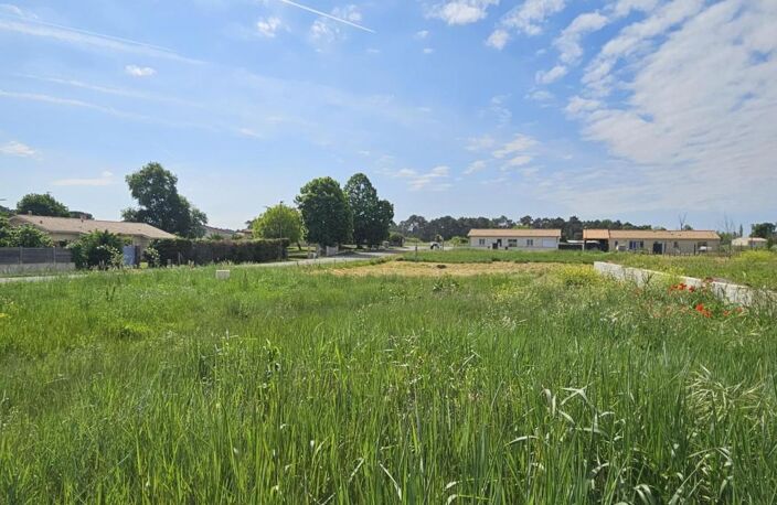 Terrain à bâtir de 576 m² à MARTILLAC (33) — photo 2