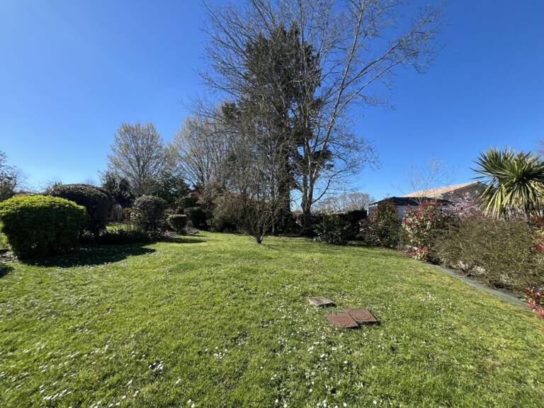 Terrain à bâtir de 496 m² à LEOGNAN (33) — photo 1