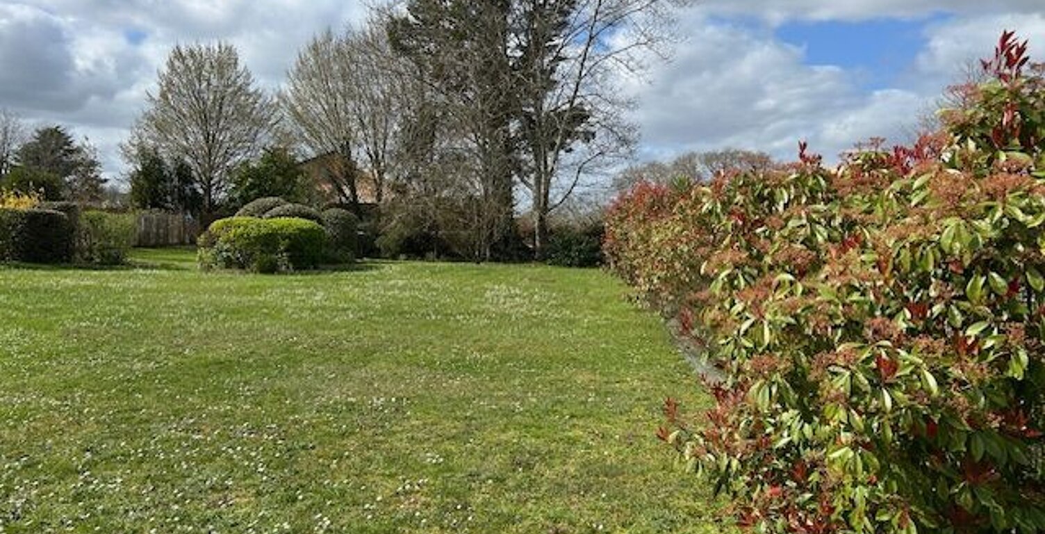 Terrain à bâtir de 500 m² à LEOGNAN (33) — photo 1