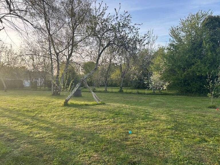 Terrain à bâtir de 660 m² à MARTILLAC (33) — photo 1
