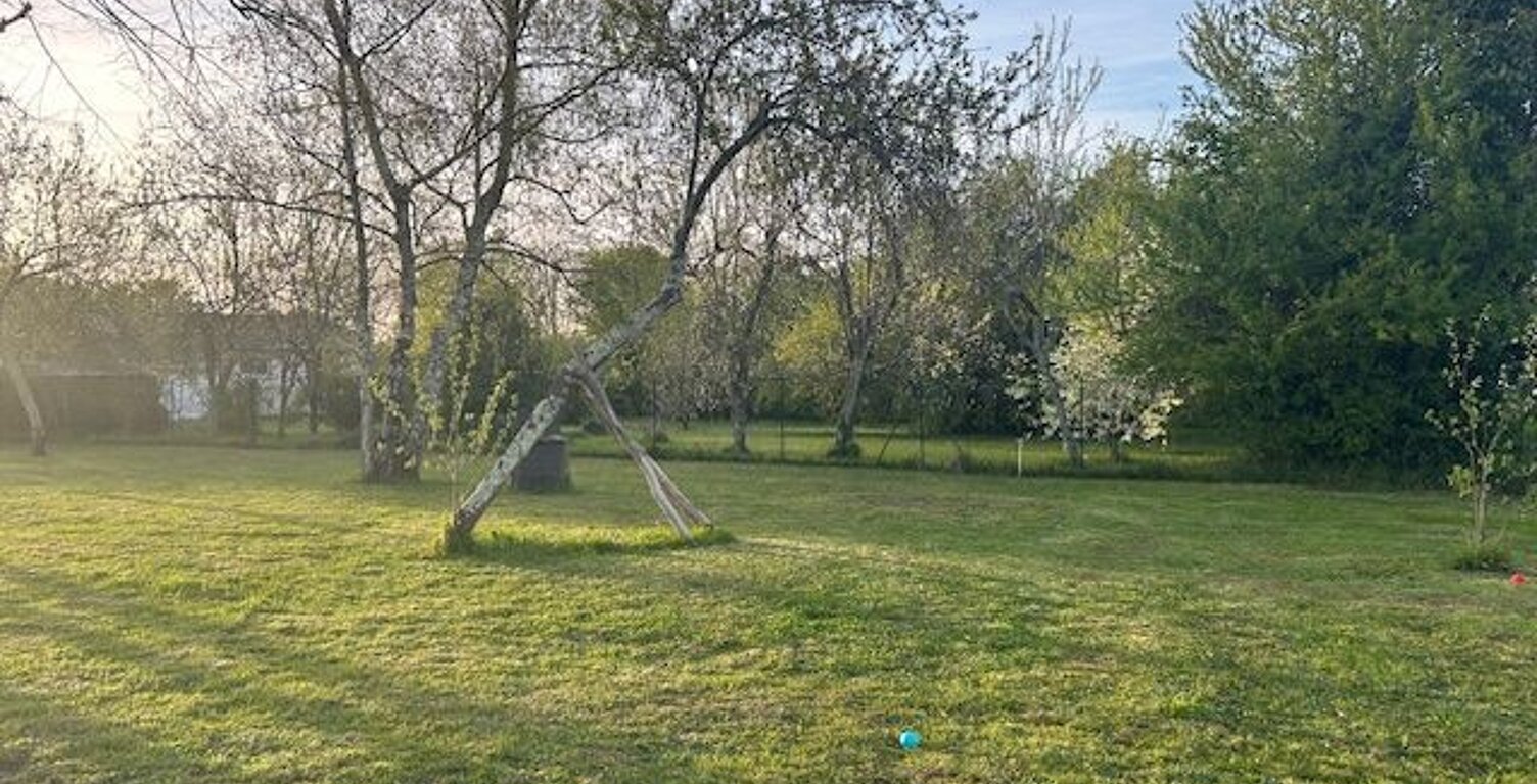 Terrain à bâtir de 660 m² à MARTILLAC (33) — photo 1