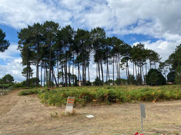 Terrain à bâtir de 653 m² à LE PORGE (33) — photo 1