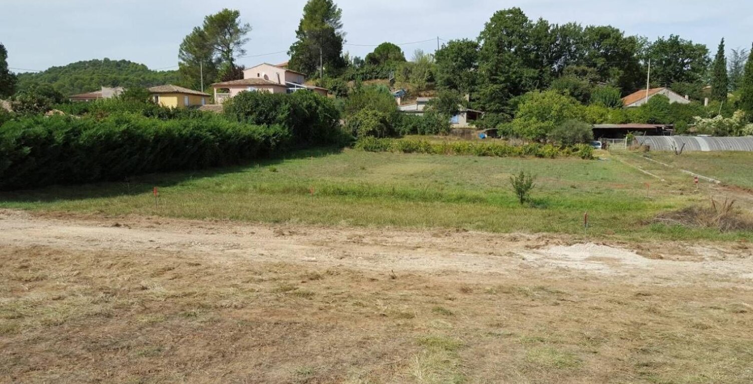 Terrain à bâtir de 568 m² à MARTILLAC (33) — photo 1