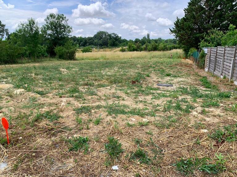 Terrain à bâtir de 1022 m² à MONTLIEU-LA-GARDE (17) — photo 1