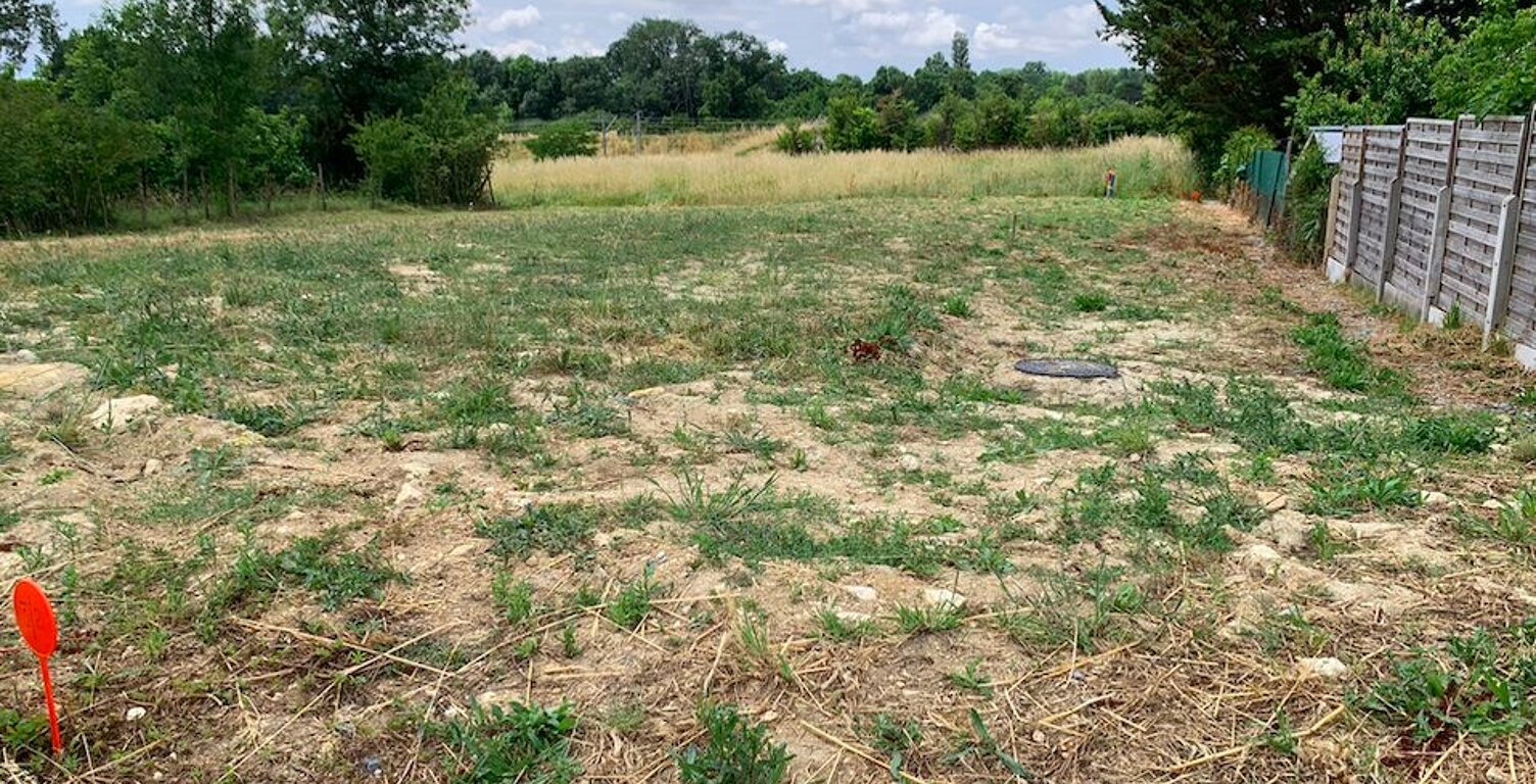 Terrain à bâtir de 1022 m² à MONTLIEU-LA-GARDE (17) — photo 1