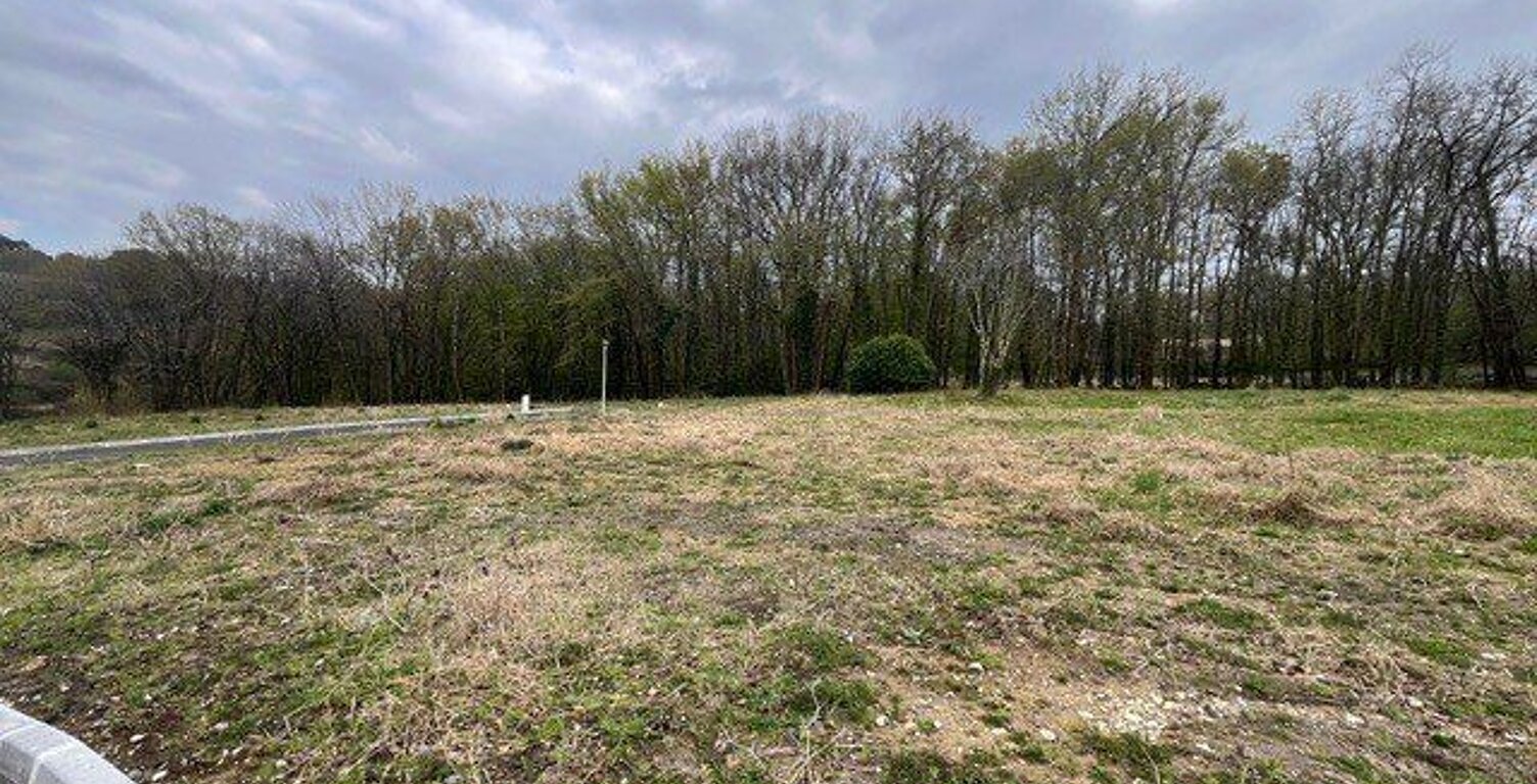 Terrain à bâtir de 1120 m² à LATRESNE (33) — photo 1