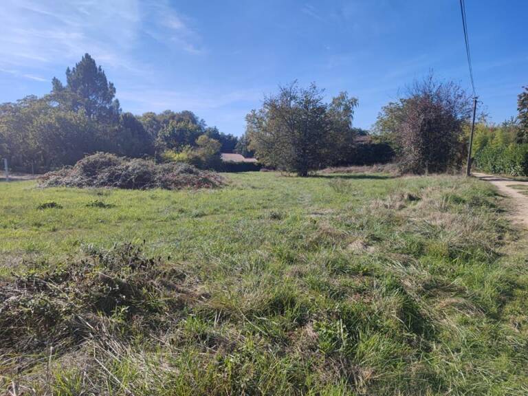 Terrain à bâtir de 520 m² à LE POUT (33) — photo 1