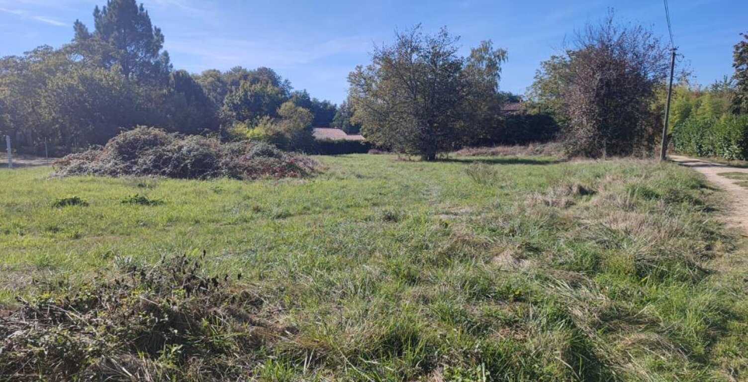 Terrain à bâtir de 520 m² à LE POUT (33) — photo 1