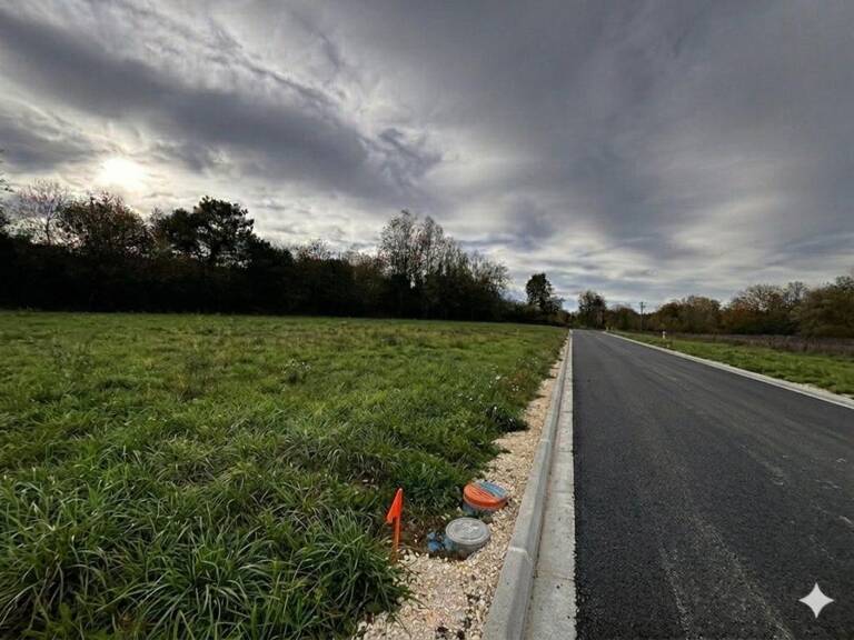 Terrain à bâtir de 834 m² à PEUJARD (33) — photo 1