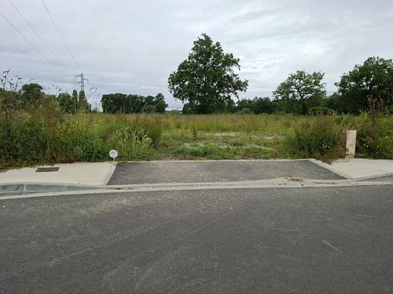 Terrain à bâtir de 600 m² à LEOGNAN (33) — photo 1