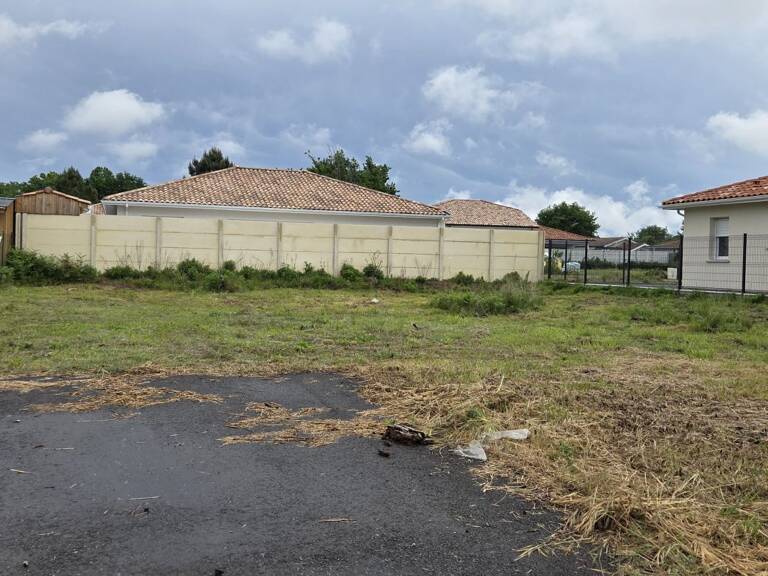 Terrain à bâtir de 481 m² à PARENTIS-EN-BORN (40) — photo 1