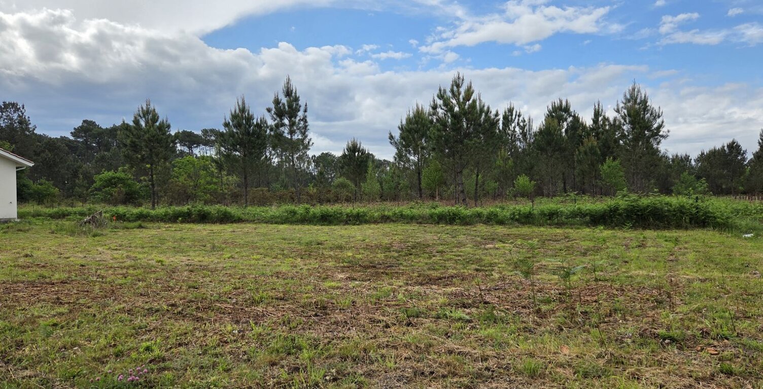 Terrain à bâtir de 518 m² à PARENTIS-EN-BORN (40) — photo 1