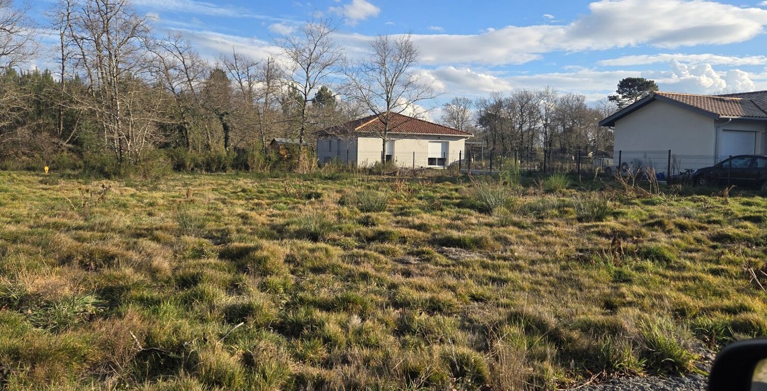 Terrain à bâtir de 688 m² à LABOUHEYRE (40) — photo 1