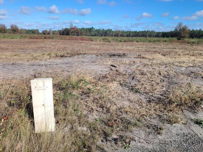 Terrain à bâtir de 600 m² à MIOS (33) — photo 1