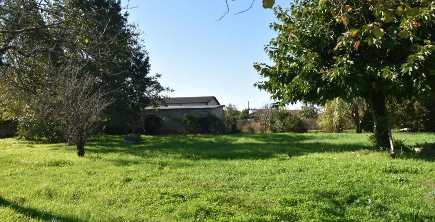 Terrain à bâtir de 487 m² à MARGAUX (33) — photo 1