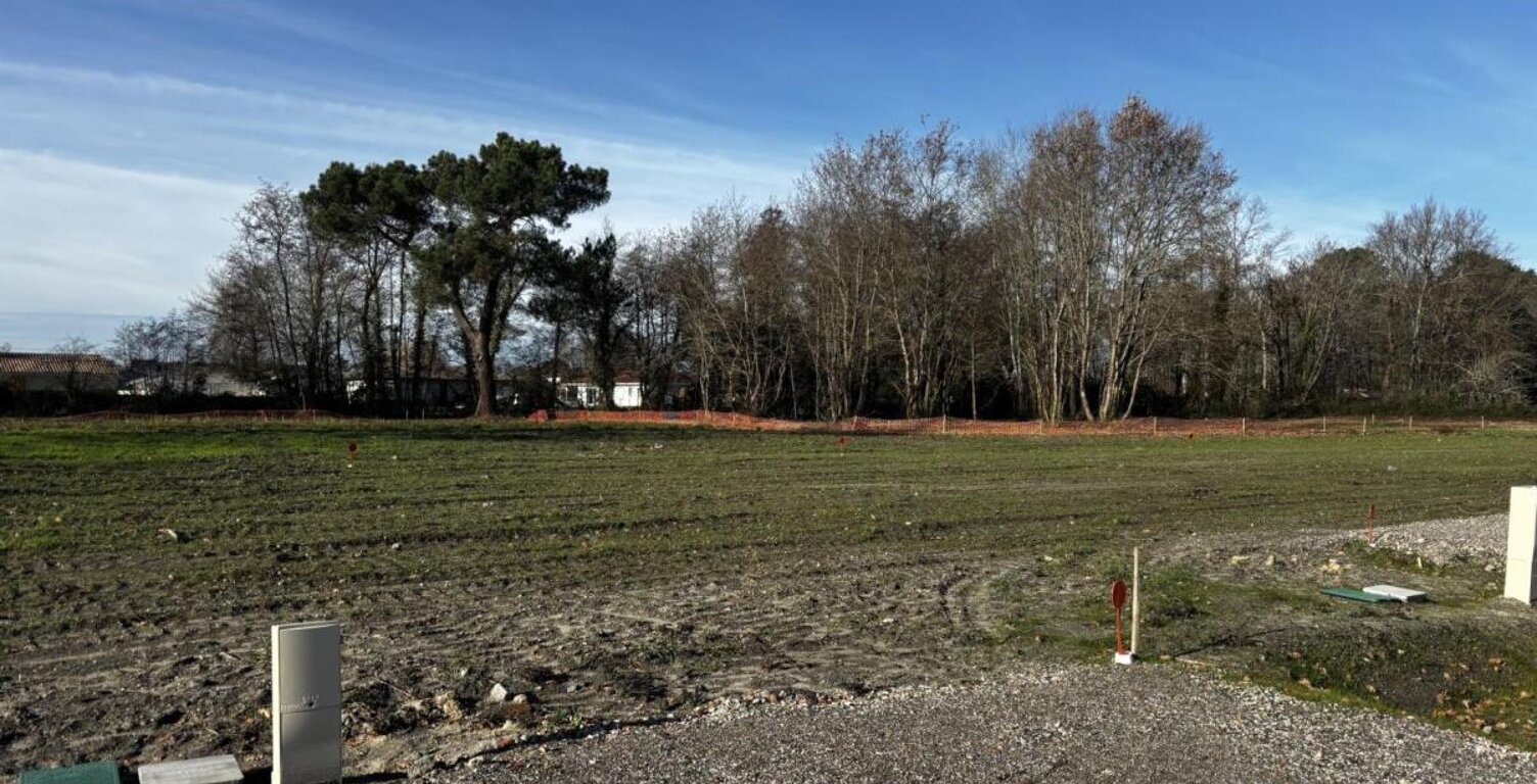 Terrain à bâtir de 930 m² à MARGAUX (33) — photo 1