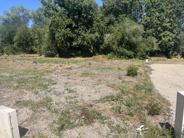 Terrain à bâtir de 653 m² à LE PORGE (33) — photo 1