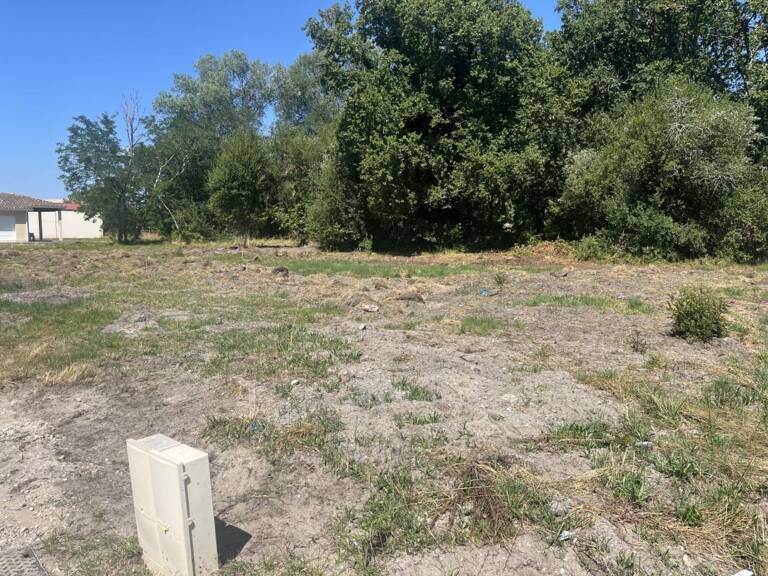 Terrain à bâtir de 643 m² à MOULIS-EN-MEDOC (33) — photo 1