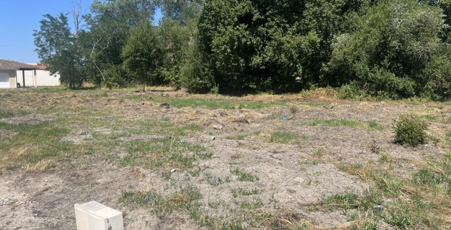 Terrain à bâtir de 643 m² à MOULIS-EN-MEDOC (33) — photo 1