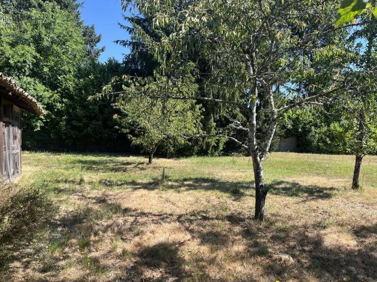 Terrain à bâtir de 640 m² à MARGAUX (33) — photo 1