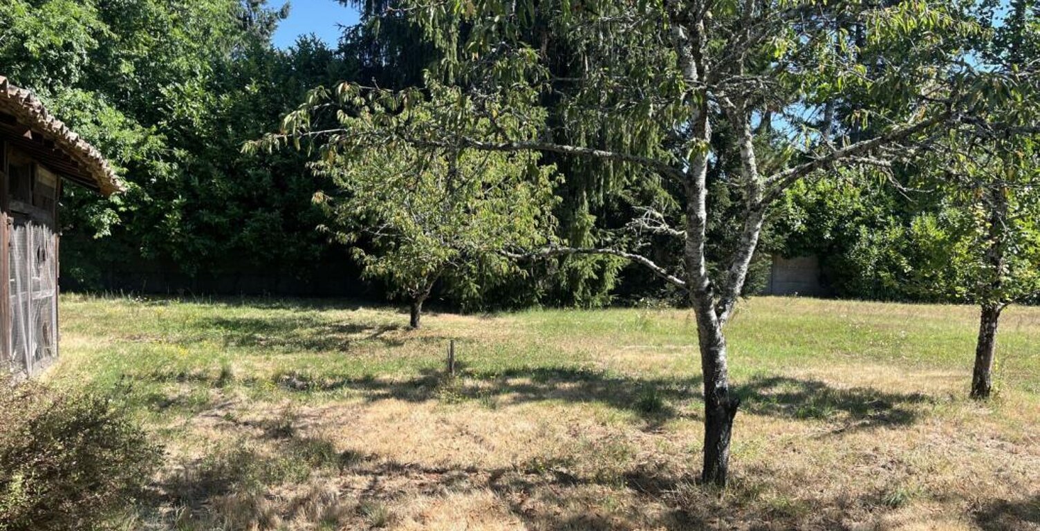 Terrain à bâtir de 640 m² à MARGAUX (33) — photo 1