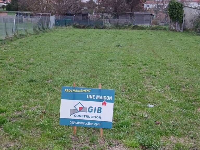Terrain à bâtir de 468 m² à MEDIS (17) — photo 1
