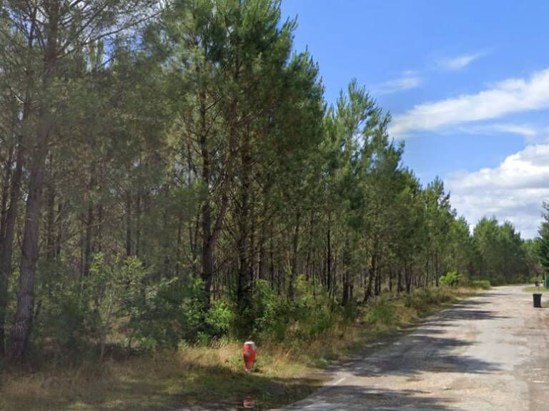 Terrain à bâtir de 785 m² à LUGOS (33) — photo 1