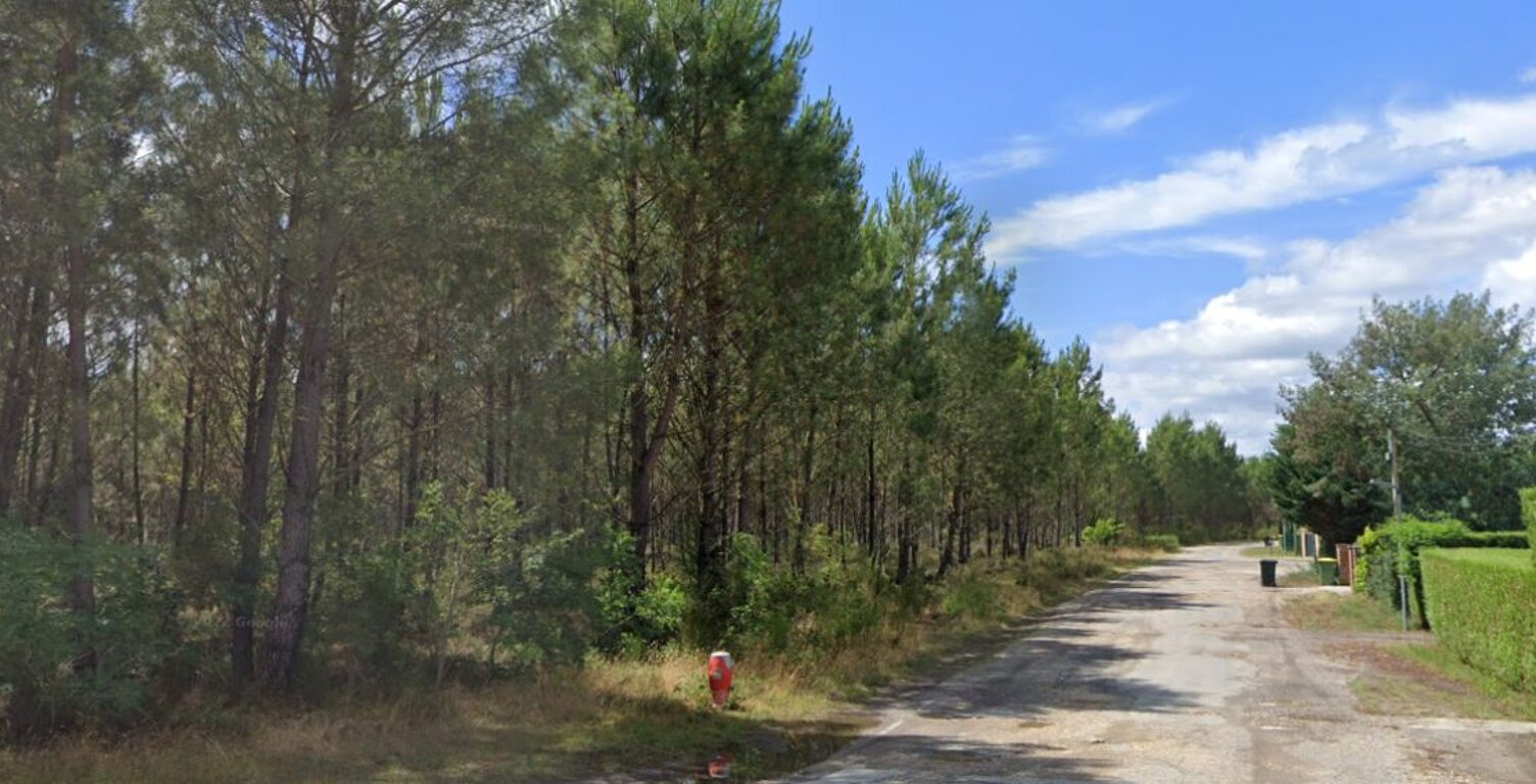 Terrain à bâtir de 785 m² à LUGOS (33) — photo 1