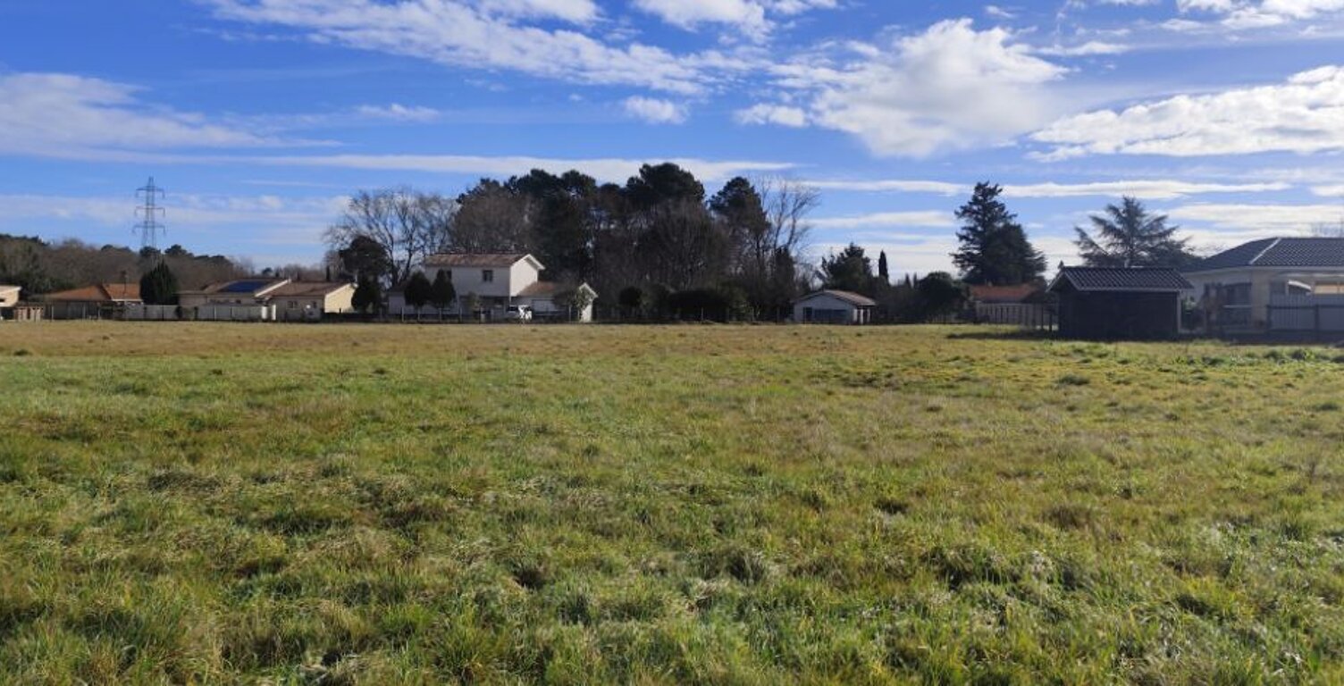 Terrain à bâtir de 602 m² à LEOGNAN (33) — photo 1