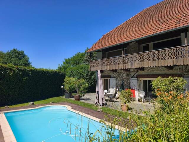 Maison individuelle en pierre – 4 chambres – Piscine chauffée – CUSY — photo du bien